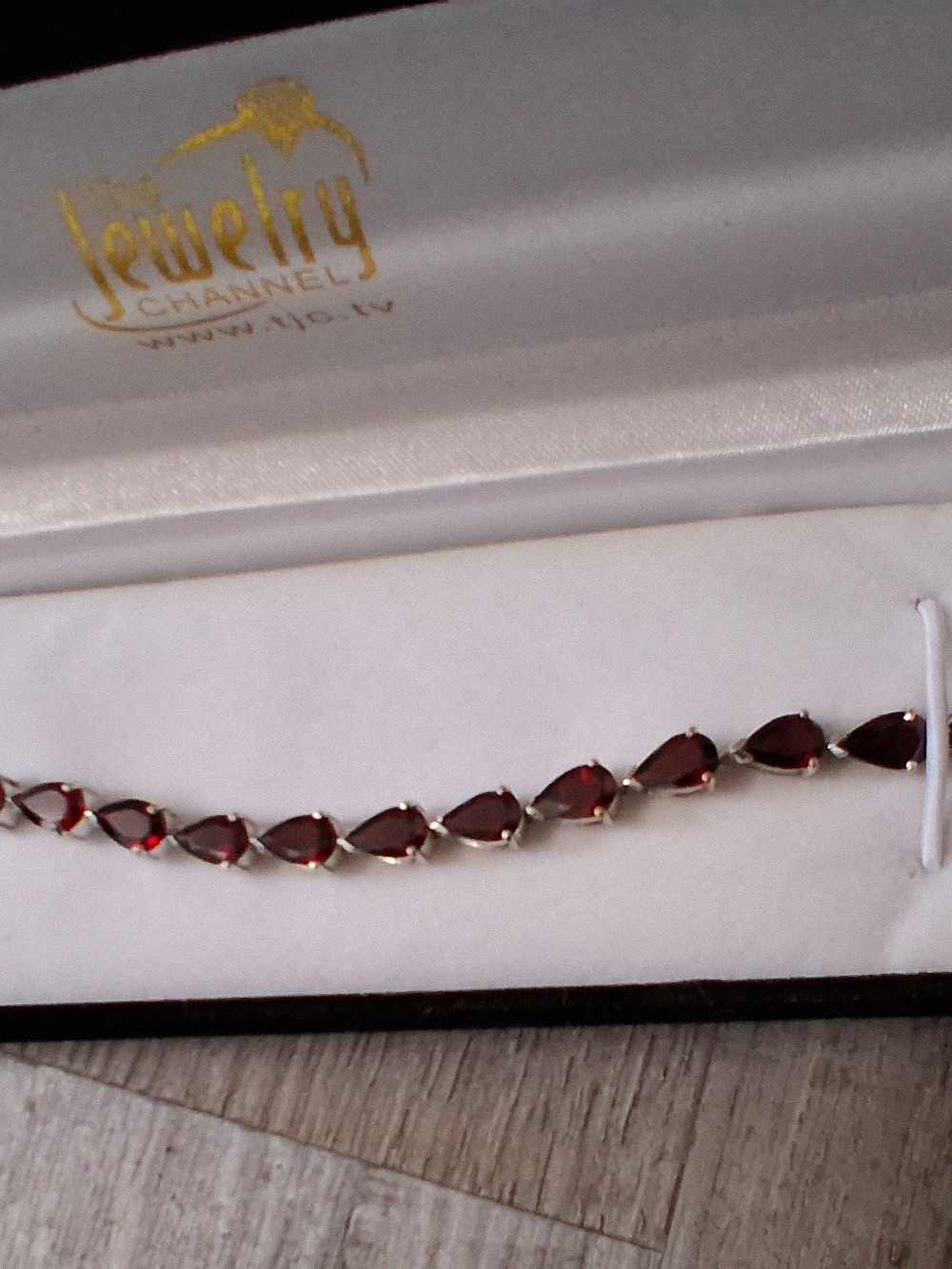 14K Solid WG Deep Red Genuine Garnet Bracelet (20, 7.5mm, Pear Cut Gemstones) - Picture 3 of 9